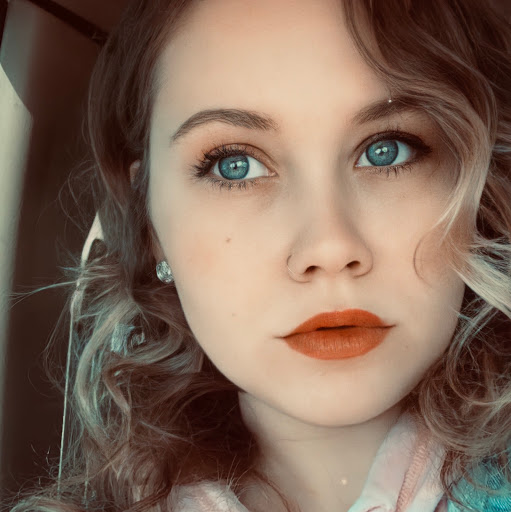Katelyn Betts Photo 2