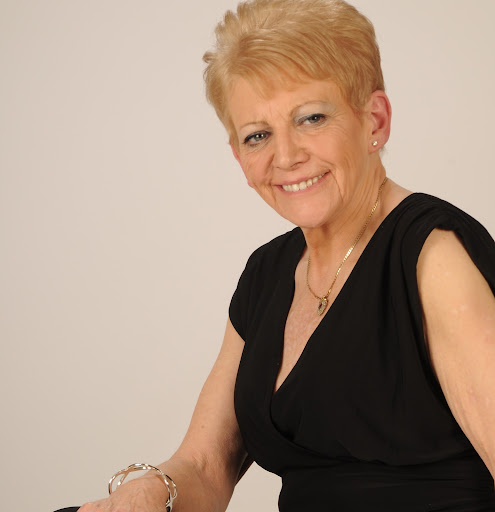 Joan Harris Photo 20