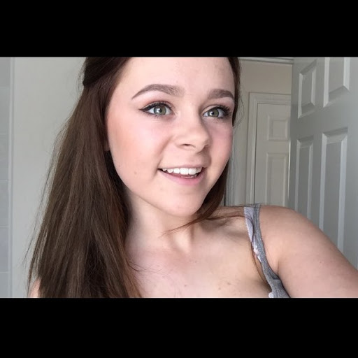 Lucy Carpenter Photo 40