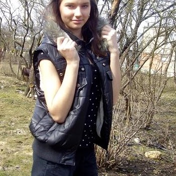 Claudia White Photo 39