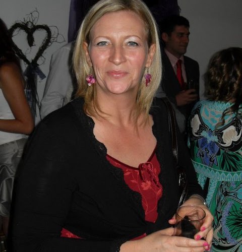 Debbie Hamilton Photo 9