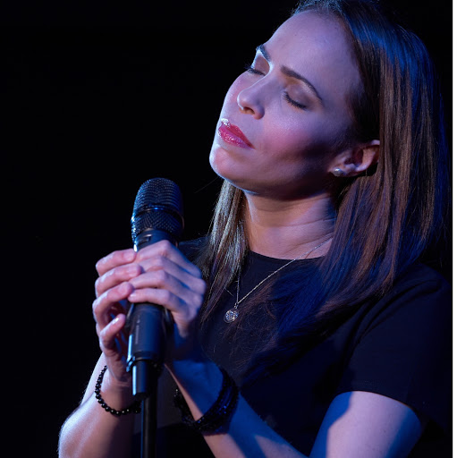 Jennifer Salinas Photo 19