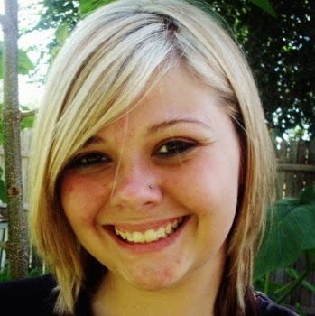 Jennifer Holland Photo 5