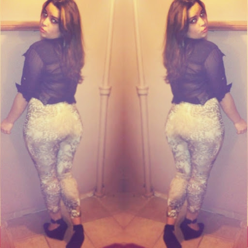 Justine Martinez Photo 7