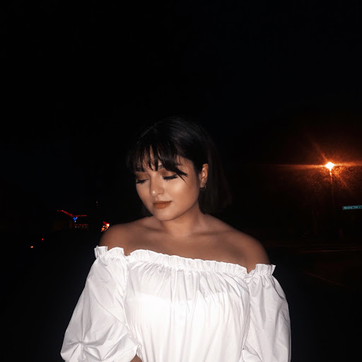 Kelly Llanos Photo 2