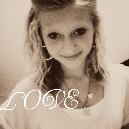 Tiffany Wright Photo 45