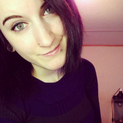 Victoria Smith Photo 23
