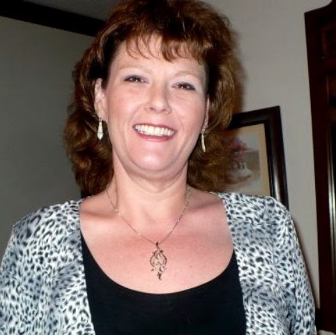 Laura Carlisle Photo 16