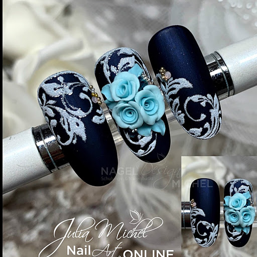 Julia Michel Photo 10