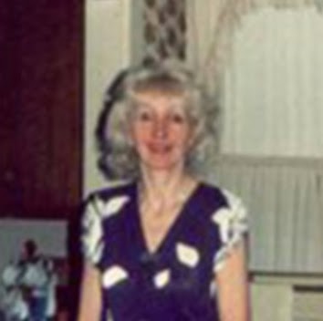 Elizabeth Larson Photo 13