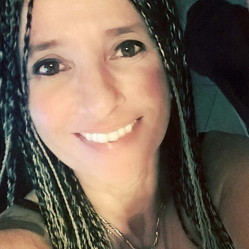 Elizabeth Leone Photo 26