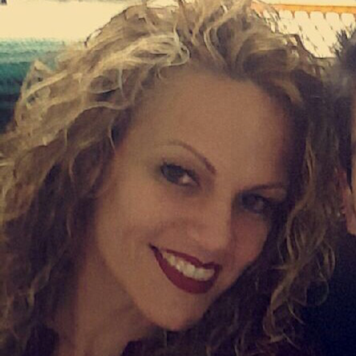 Denise Castillo Photo 10