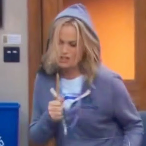 Mandy Evans Photo 20