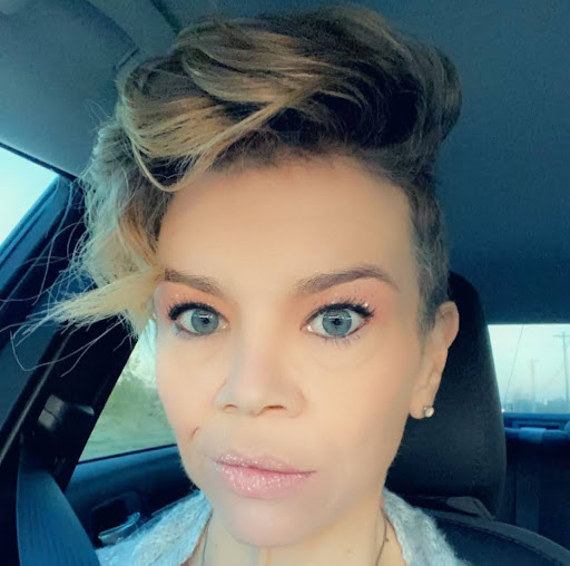 Traci Henry Photo 15