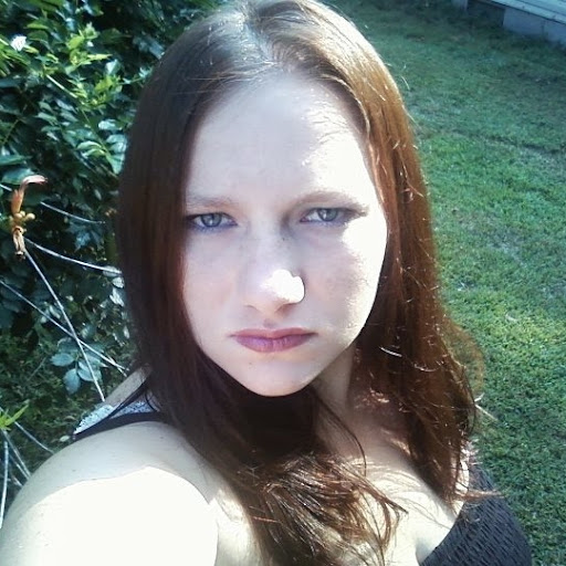 Julie Watts Photo 16