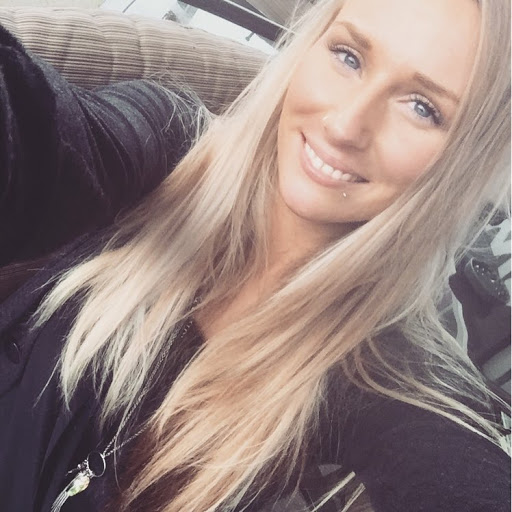 Amber Roberts Photo 22