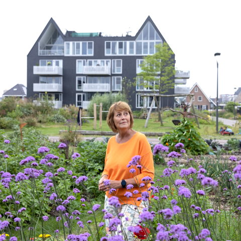 Carol Peters Photo 4