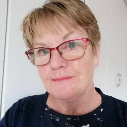 Julia Burnett Photo 17