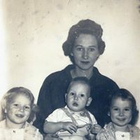 Bridget Hunt Photo 32