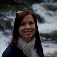 Julie Churchill Photo 27