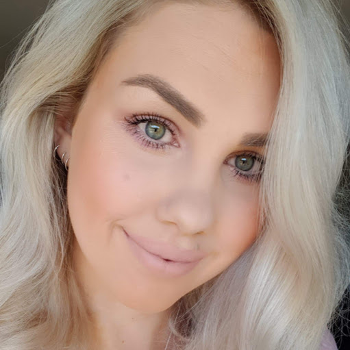 Melanie Ellis Photo 37