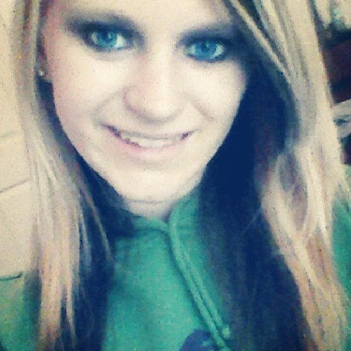 Olivia Young Photo 21