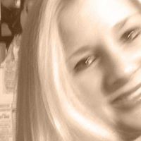 Kristen Lowe Photo 13