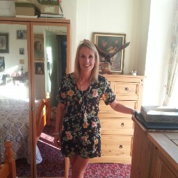 Laura Vickers Photo 36