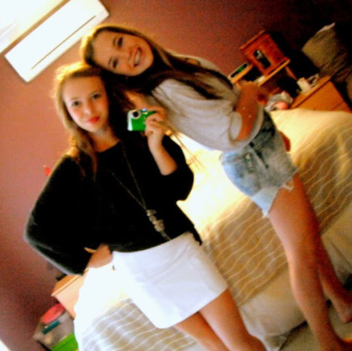 Rachel Dekker Photo 13