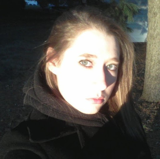 Laura Bone Photo 11