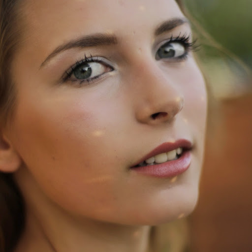 Charlotte Sutton Photo 11