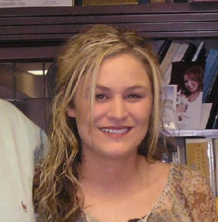 Amanda Walker Photo 17