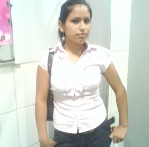 Sara Velasquez Photo 16