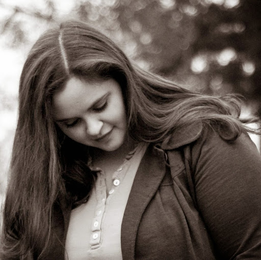 Amanda Armstrong Photo 17