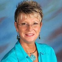 Stephanie Emerson Photo 20