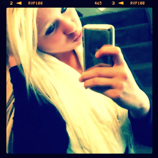 Miriam Moore Photo 27