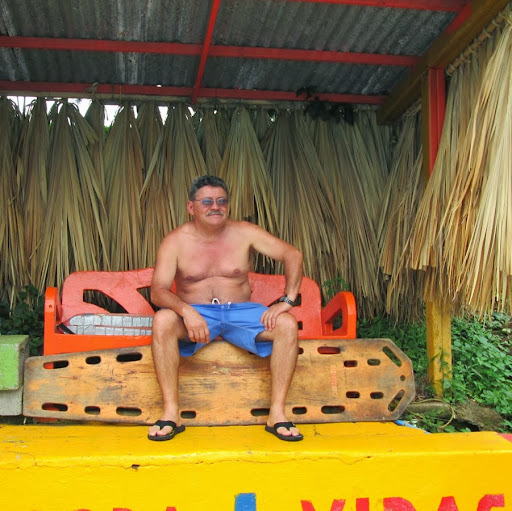 Luis Menendez Photo 19