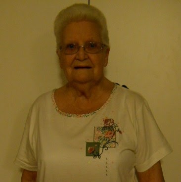 Sarah Bowles Photo 17