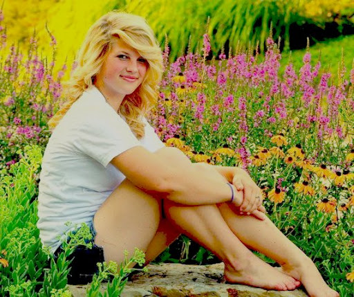 Kristen Cox Photo 40