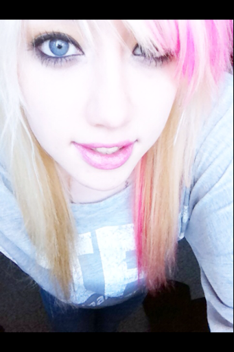 Annie Bacon Photo 13