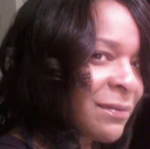 Robin Paige Photo 13