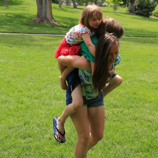 Rachel Reynolds Photo 12
