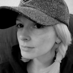 Julia Winfield Photo 12