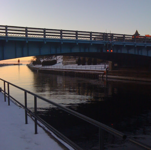 Laurie Brooks Photo 20