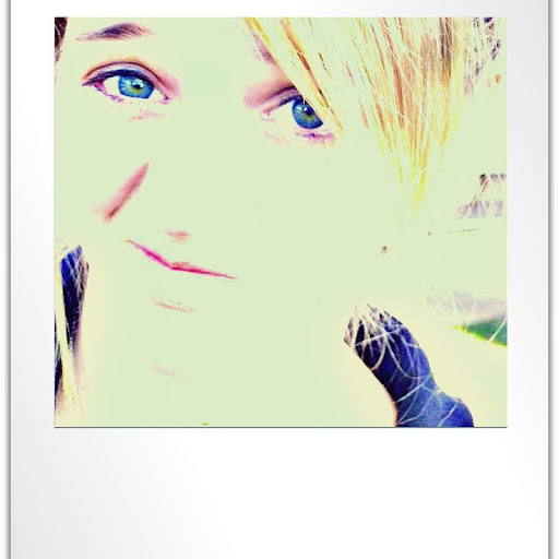 Megan Perry Photo 17
