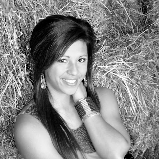 Anita Burns Photo 30