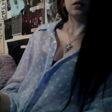 Julie Meadows Photo 32