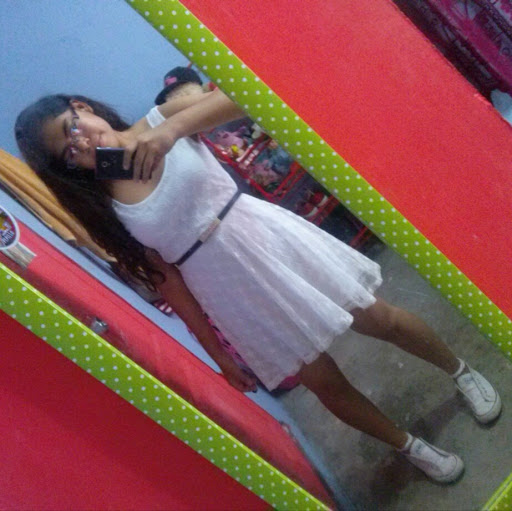 Monica Pineda Photo 8