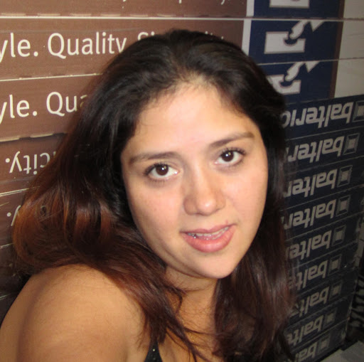 Evelyn Vega Photo 17