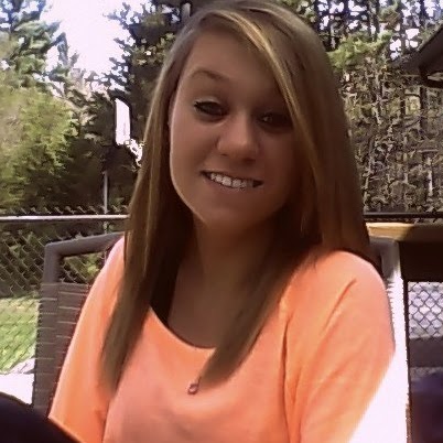 Sara Schmidt Photo 32